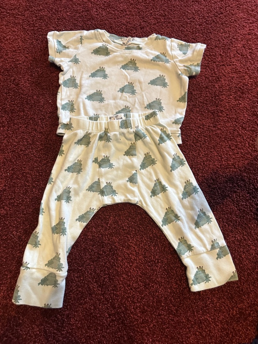 kate quinn Cream and Green Frog Print Kids Matching Set